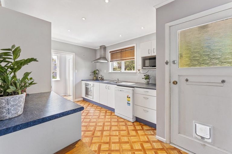 Photo of property in 52 Bird Grove, Stokes Valley, Lower Hutt, 5019