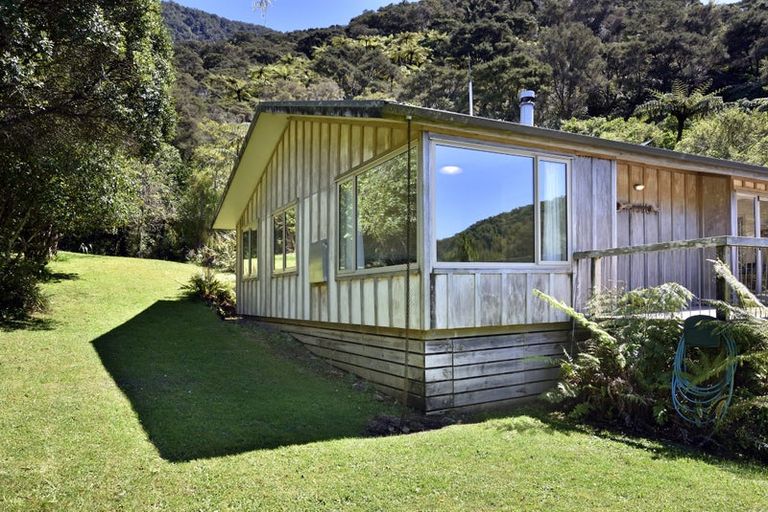 Photo of property in 3215 Archers Road, Tennyson Inlet, 7195