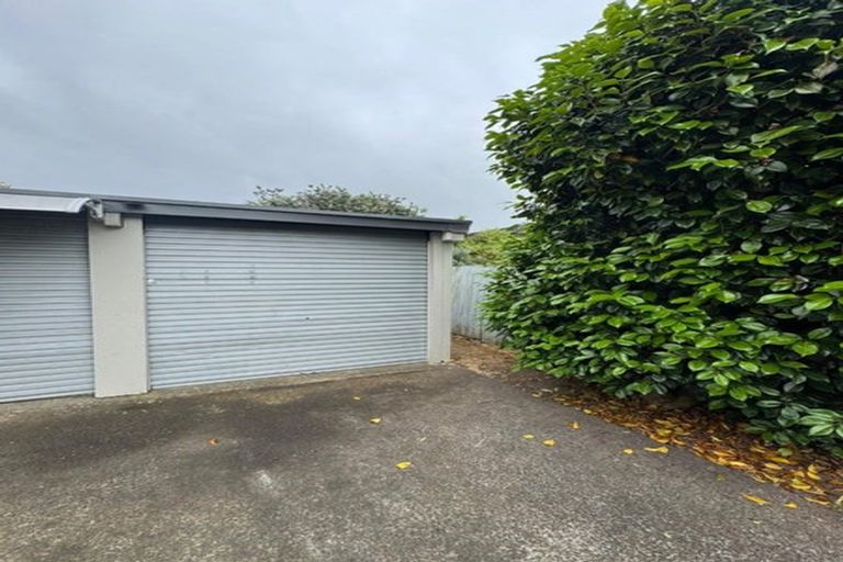 Photo of property in 1/130 Te Atatu Road, Te Atatu South, Auckland, 0610
