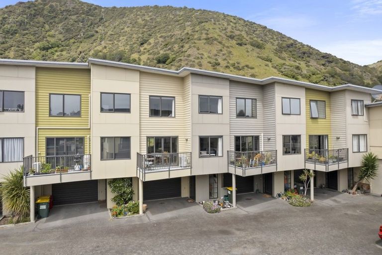 Photo of property in Te Kakariki Apartments, 6/6 Wellington Road, Paekakariki, 5034