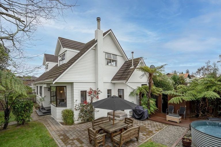 Photo of property in 6 Centennial Drive, Hokowhitu, Palmerston North, 4410