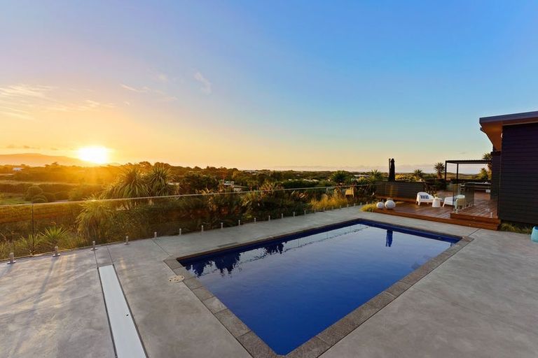 Photo of property in 36 Raukawa Road, Peka Peka, Waikanae, 5391