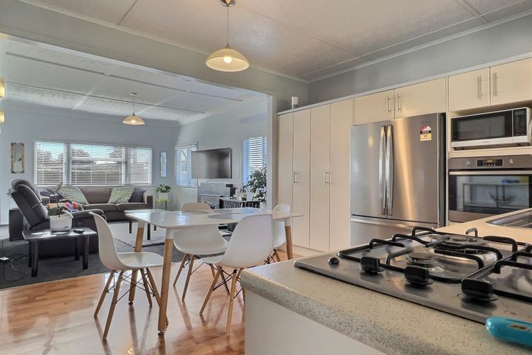 Photo of property in 82 Ferry Road, Clive, 4102