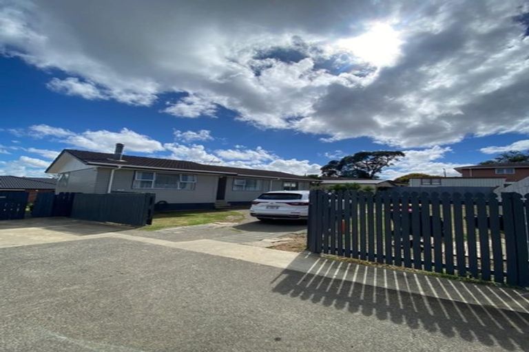 Photo of property in 52 Hobart Crescent, Wattle Downs, Auckland, 2103