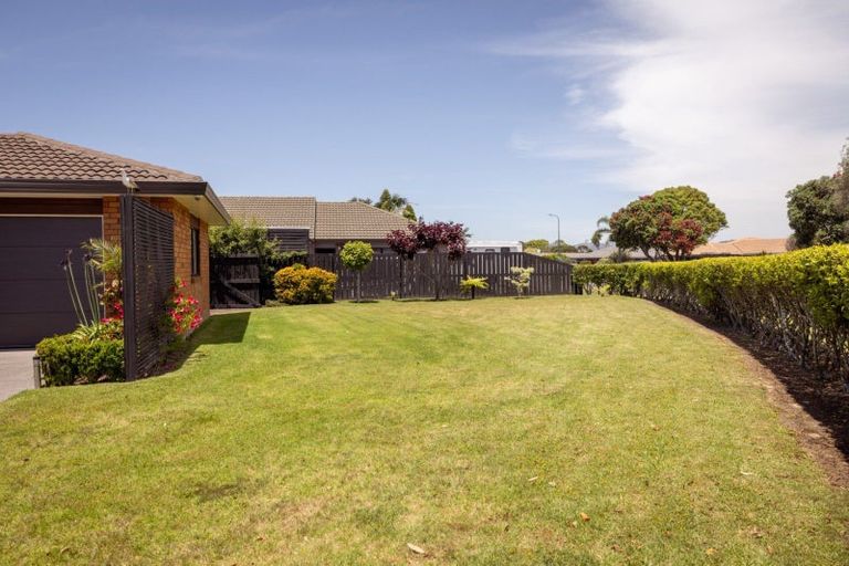 Photo of property in 16 Pacific View Road, Papamoa Beach, Papamoa, 3118