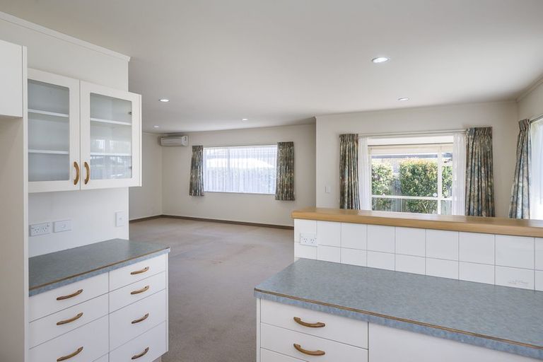 Photo of property in 18 Tararua Street, Paraparaumu, 5032