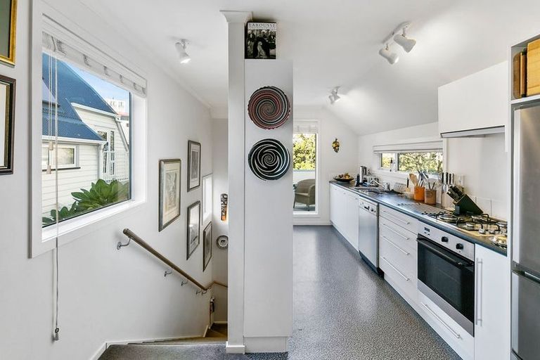 Photo of property in 55c Bolton Street, Kelburn, Wellington, 6012