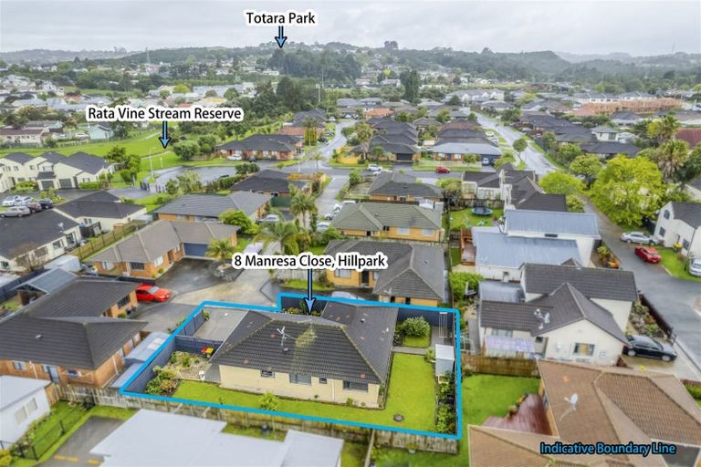 Photo of property in 8 Manresa Close, Hillpark, Auckland, 2102