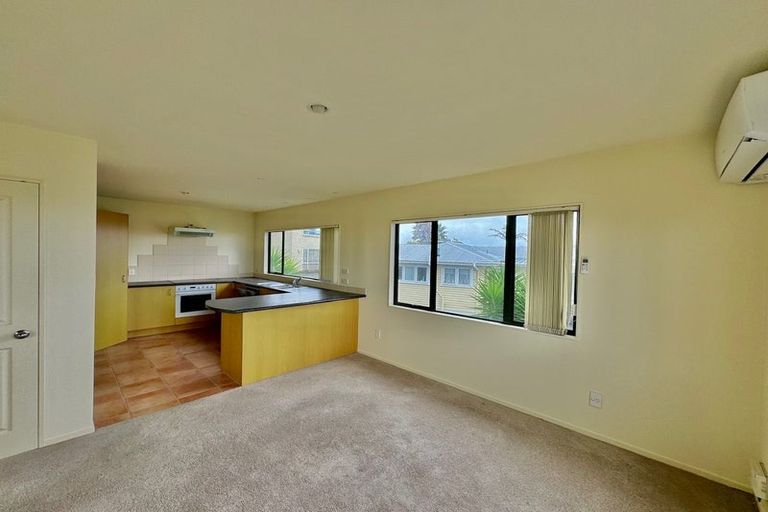Photo of property in 2b Spencer Road, Pinehill, Auckland, 0632