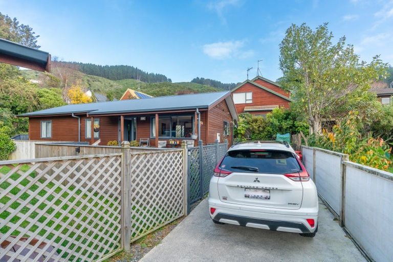 Photo of property in 96a Larsen Crescent, Tawa, Wellington, 5028