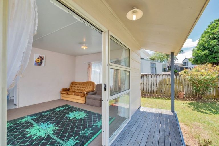 Photo of property in 6 Anglers Way, Wattle Downs, Auckland, 2102