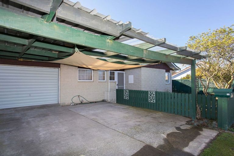 Photo of property in 2/12 Lagan Street, Belfast, Christchurch, 8051