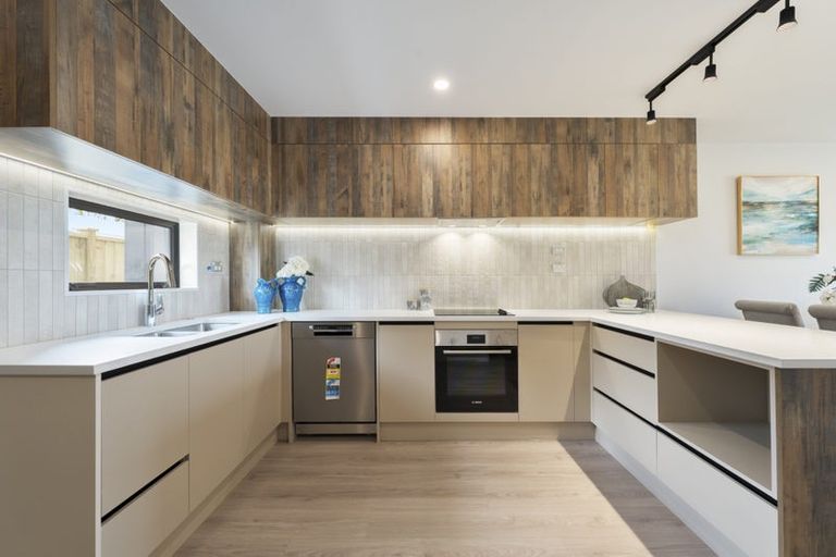 Photo of property in 31 Tiroroa Avenue, Te Atatu South, Auckland, 0610