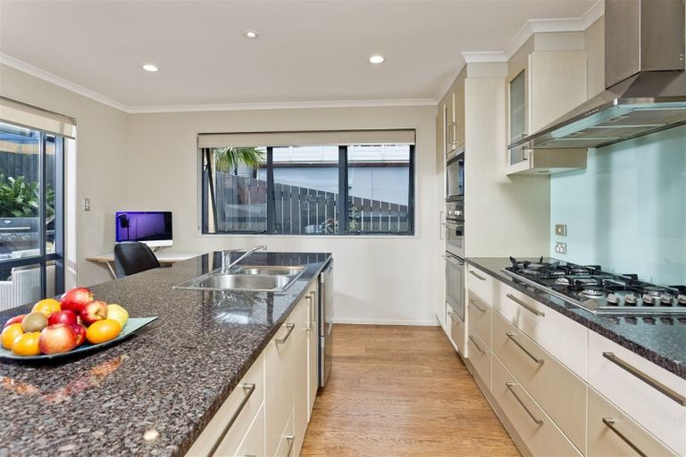 Photo of property in 21a Cliff Road, Torbay, Auckland, 0630