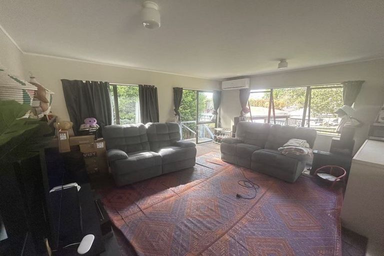 Photo of property in 1/21 Lowtherhurst Road, Massey, Auckland, 0614