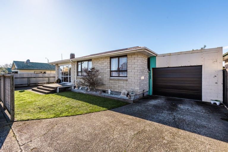 Photo of property in 2/71 Meeanee Road, Taradale, Napier, 4112