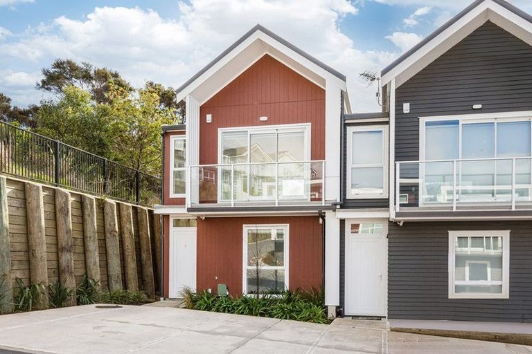 Photo of property in 5 Kohu Way, Whitby, Porirua, 5024