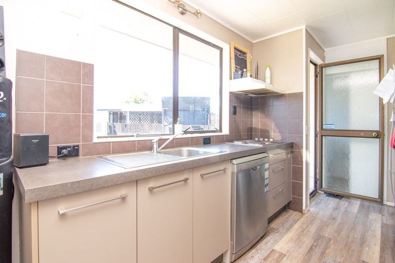 Photo of property in 8 Newton Place, Westbrook, Palmerston North, 4412