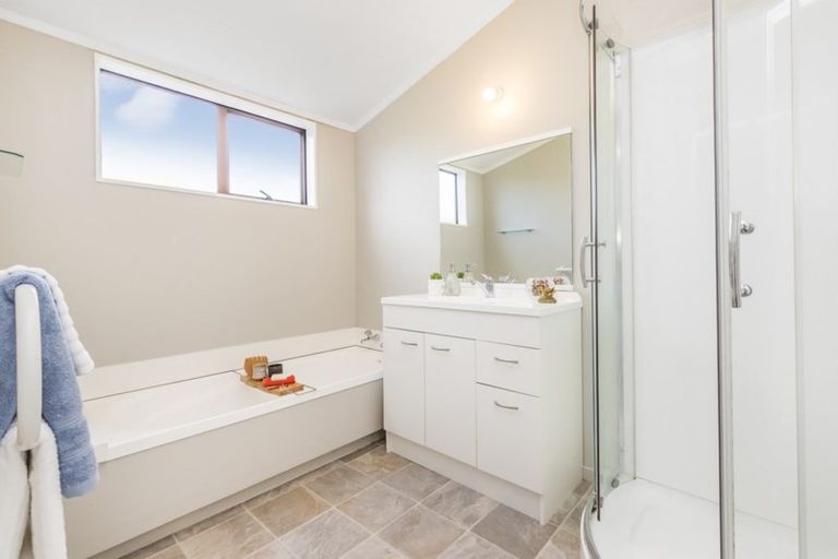 Photo of property in Main Road, Titahi Bay, Porirua, 5022