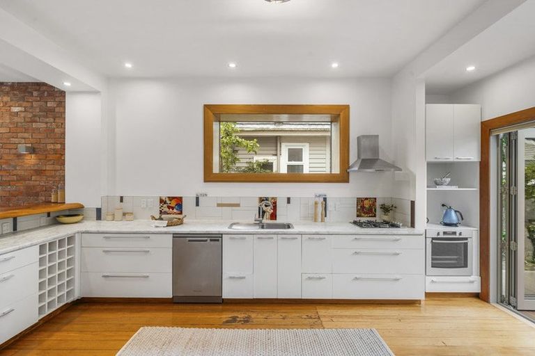 Photo of property in 27 Hardwicke Street, Sumner, Christchurch, 8081