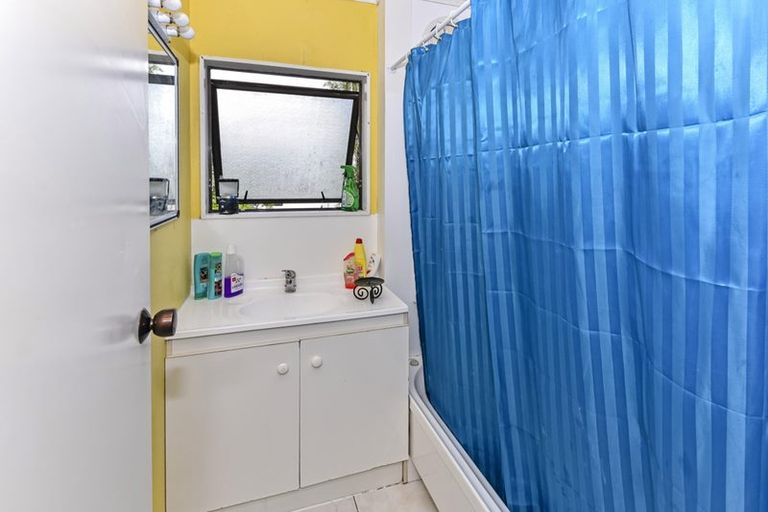 Photo of property in 1/16 Maplesden Drive, Clendon Park, Auckland, 2103