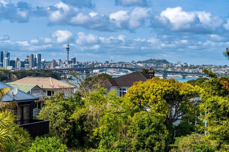Photo of property in 35a Seaview Avenue, Northcote, Auckland, 0627