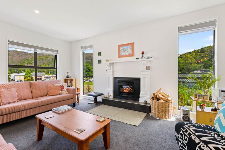 Photo of property in 15 Holloway Street, Clyde, 9330