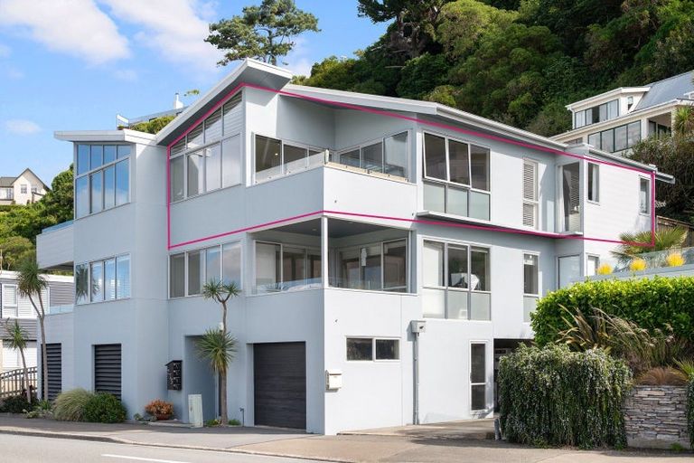 Photo of property in 4/275 Karaka Bay Road, Karaka Bays, Wellington, 6022
