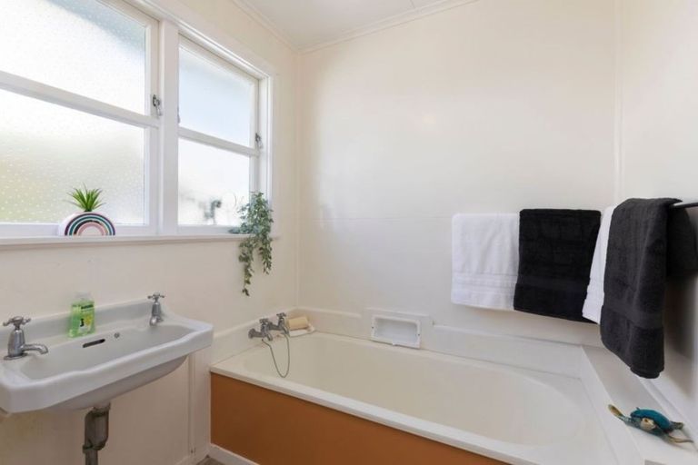 Photo of property in 165 Riverside Drive, Waiwhetu, Lower Hutt, 5010