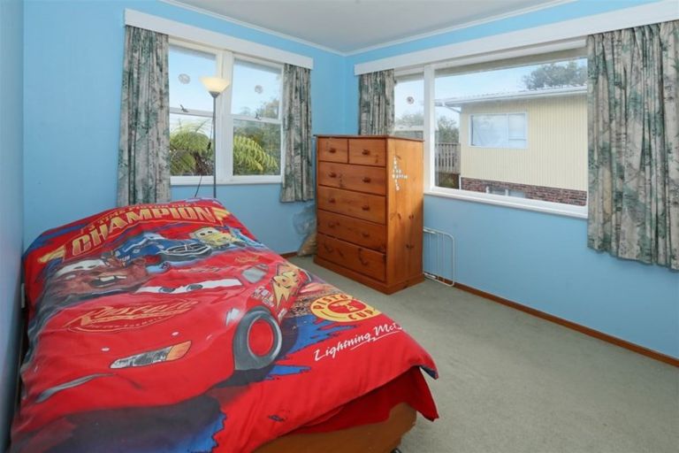 Photo of property in 72 Waimumu Road, Massey, Auckland, 0614