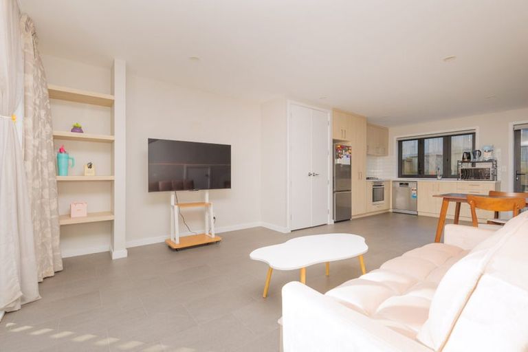 Photo of property in 2/60 Broderick Road, Johnsonville, Wellington, 6037