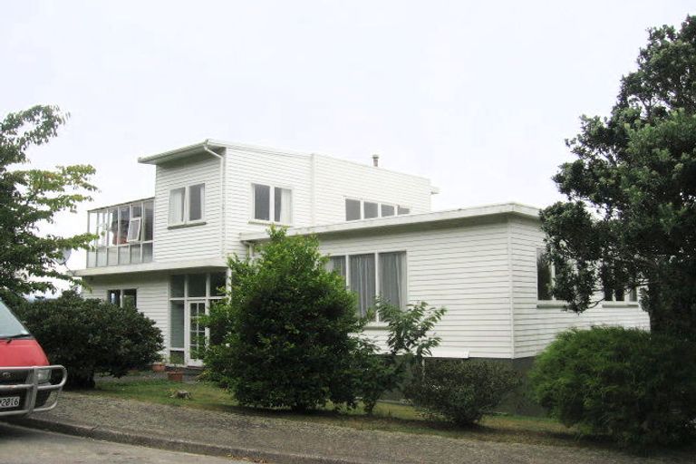 Photo of property in 22 Huntleigh Park Way, Ngaio, Wellington, 6035