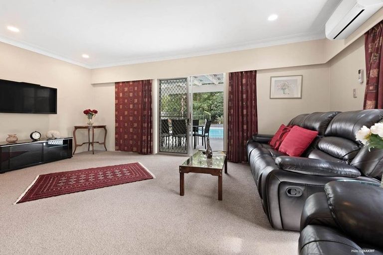 Photo of property in 151 Gossamer Drive, Pakuranga Heights, Auckland, 2010
