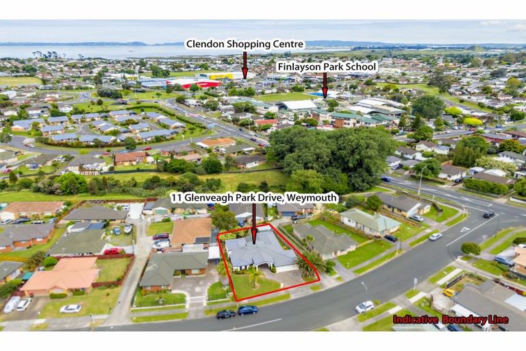 Photo of property in 11 Glenveagh Park Drive, Weymouth, Auckland, 2103