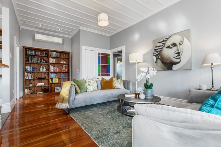 Photo of property in 36 Ray Small Drive, Papakura, 2110