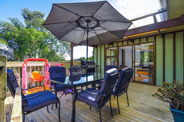 Photo of property in 10 Glenbervie Crescent, Massey, Auckland, 0614