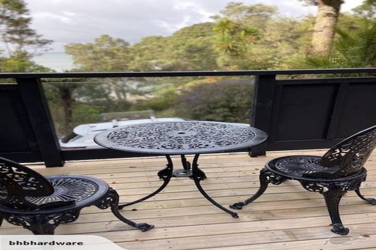 Photo of property in 128 Otitori Bay Road, Titirangi, Auckland, 0604