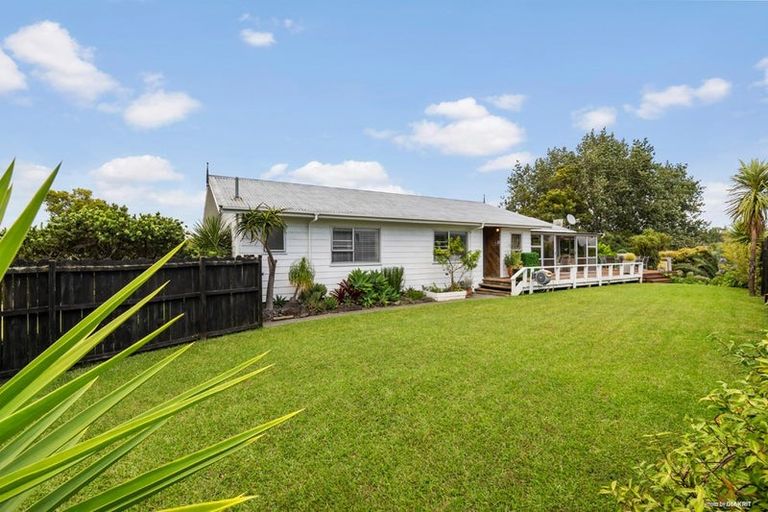 Photo of property in 17 Curacao Place, Half Moon Bay, Auckland, 2012