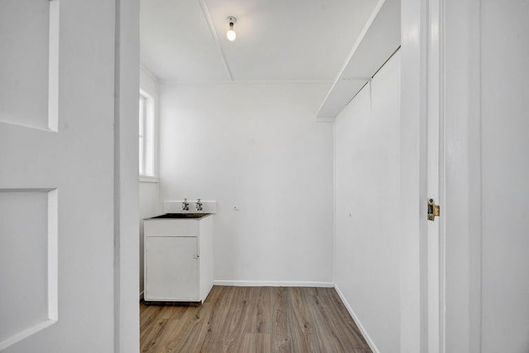 Photo of property in 2 Waihi Road, Hawera, 4610