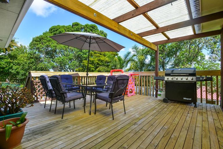 Photo of property in 10 Glenbervie Crescent, Massey, Auckland, 0614