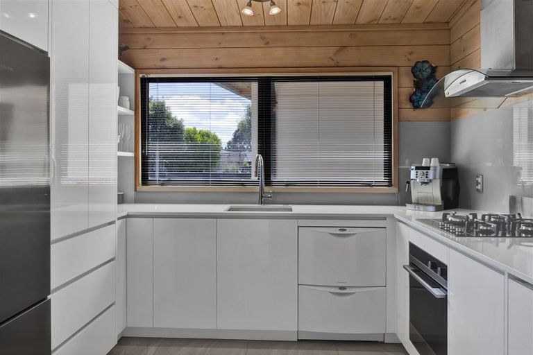 Photo of property in 11 Highfield Place, Highlands Park, New Plymouth, 4312