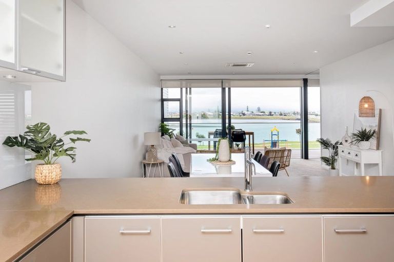 Photo of property in 306/7 Humber Street, Pandora, Napier, 4110