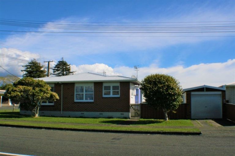 Photo of property in 57 Weraroa Road, Levin, 5510