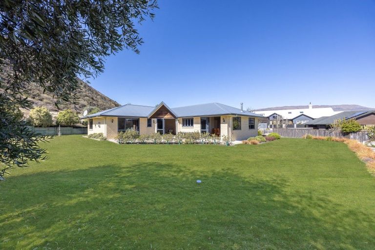 Photo of property in 22 Allenby Place, Wanaka, 9305
