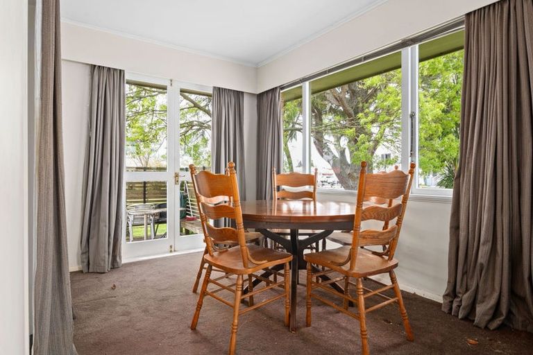 Photo of property in 11 Hilton Road, St Andrews, Hamilton, 3200