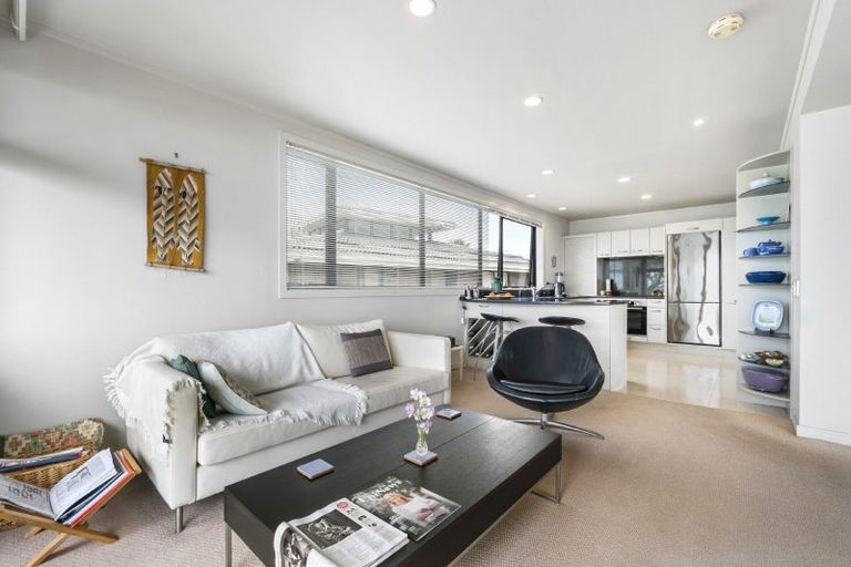Photo of property in 2/195 Tamaki Drive, Kohimarama, Auckland, 1071
