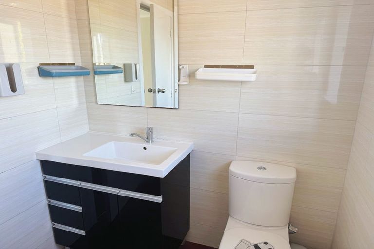 Photo of property in 3 Trinidad Road, Sunnynook, Auckland, 0620