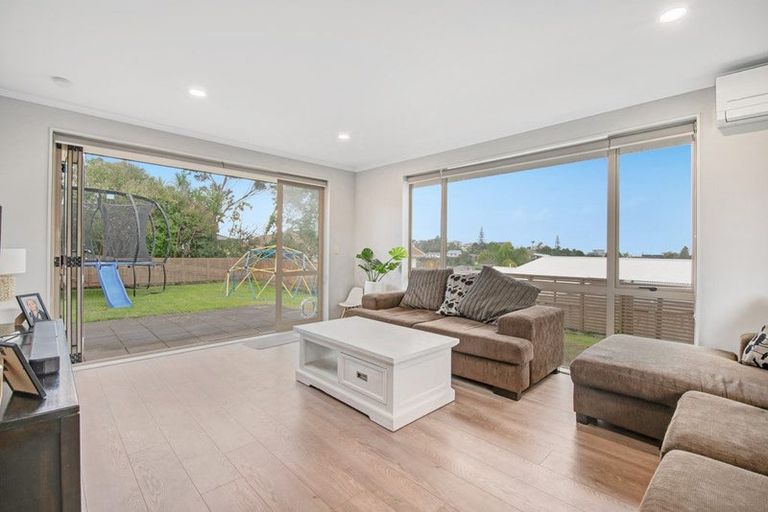 Photo of property in 9 Jean Place, Stanmore Bay, Whangaparaoa, 0932