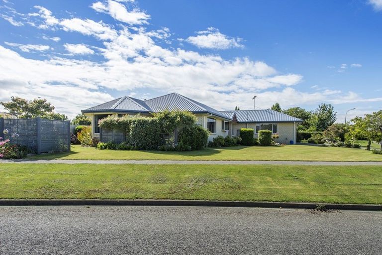 Photo of property in 4 Devon Crescent, Darfield, 7510