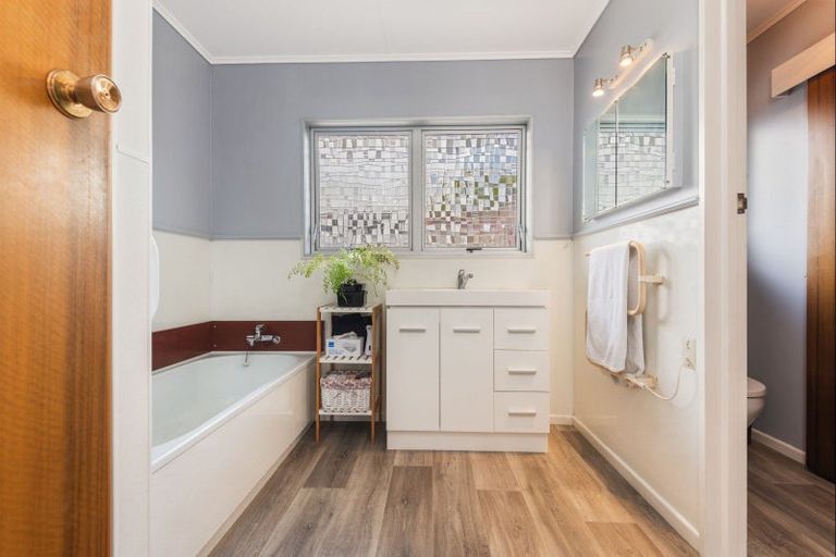 Photo of property in 120 Benmore Avenue, Cloverlea, Palmerston North, 4412